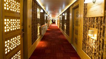 راهرو هتل آپارتمان هخامنشیان پارتاک اصفهان راهرو هتل آپارتمان هخامنشیان پارتاک اصفهان